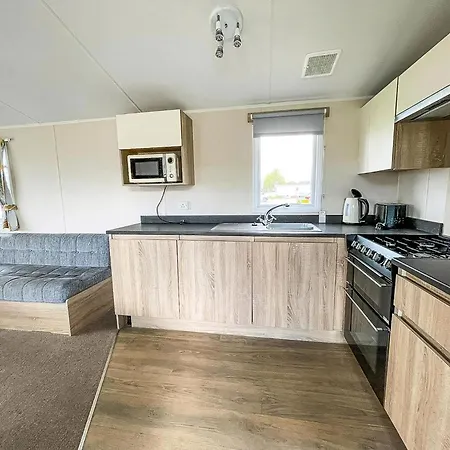 Great 6 Berth Caravan Nearby The Beach In Walton-On-The-Naze Ref 17181P Exterior photo