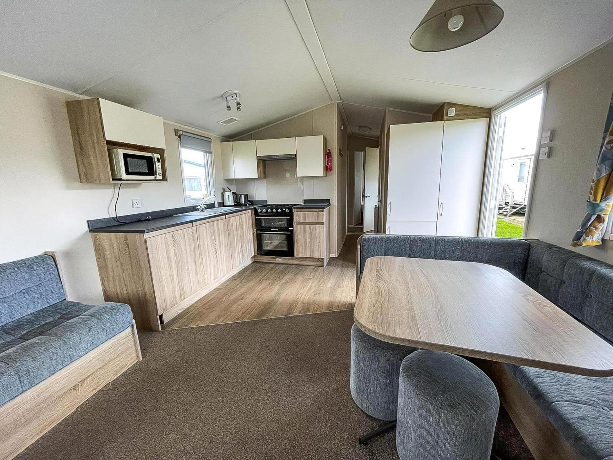Great 6 Berth Caravan Nearby The In Ref 17181p Campsite *
