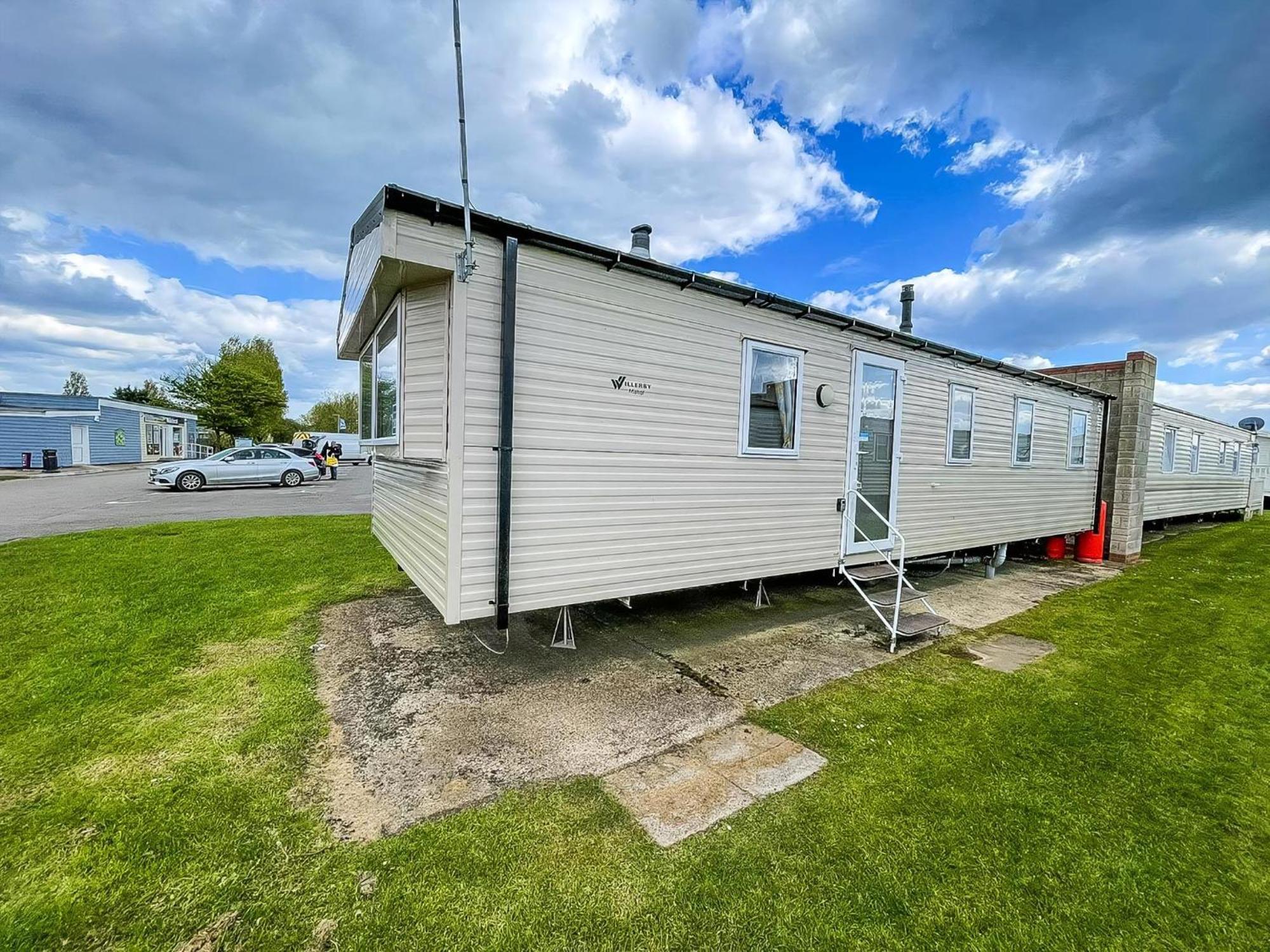 Campsite Great 6 Berth Caravan Nearby The In Ref 17181p