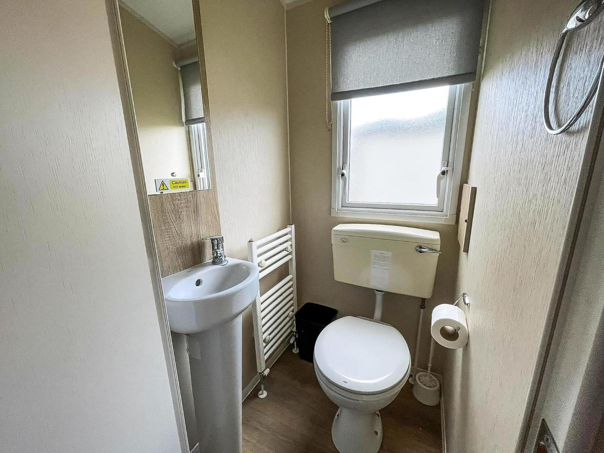 Great 6 Berth Caravan Nearby The In Ref 17181p Campsite